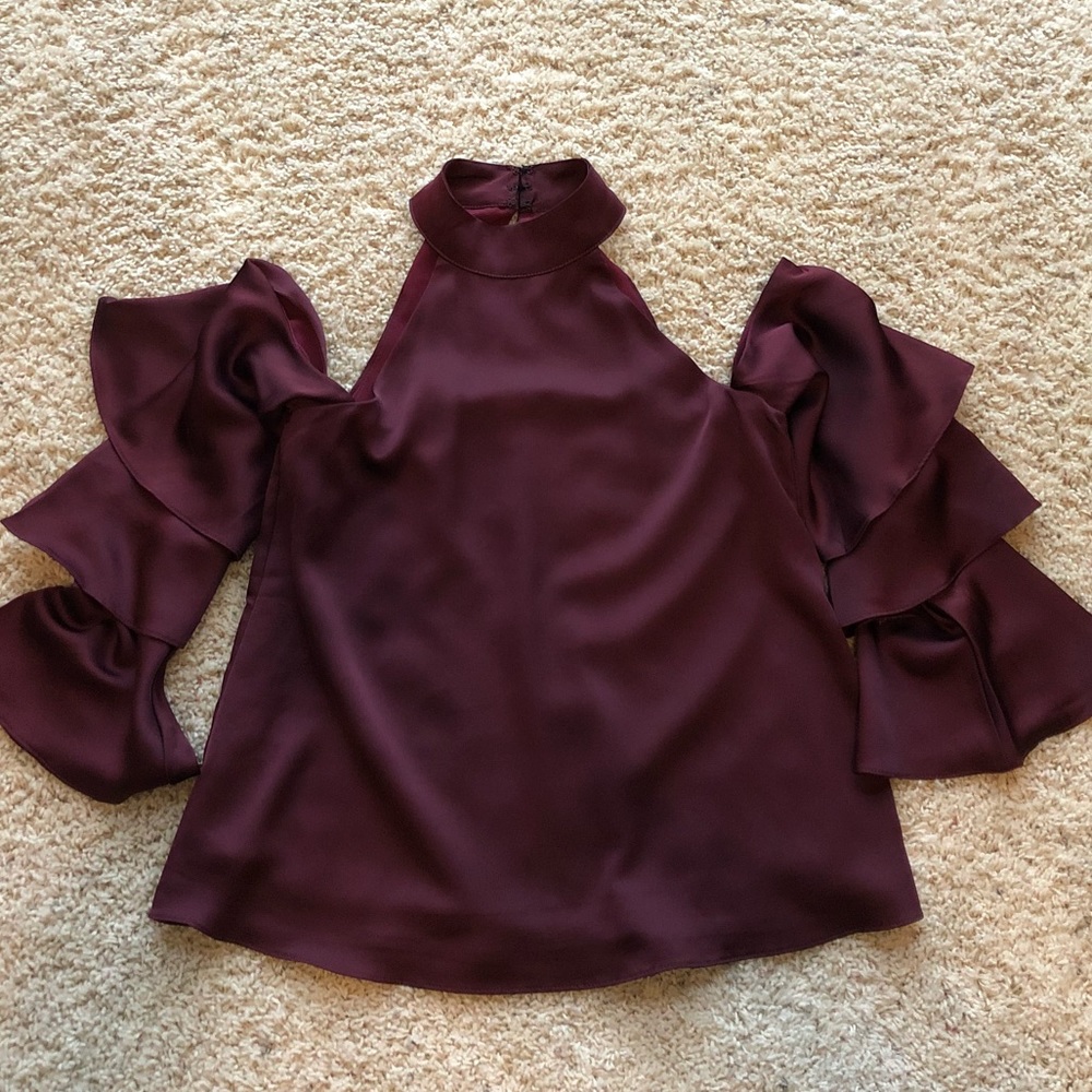 🌟 Karlie Cold-Shoulder Blouse Size Small